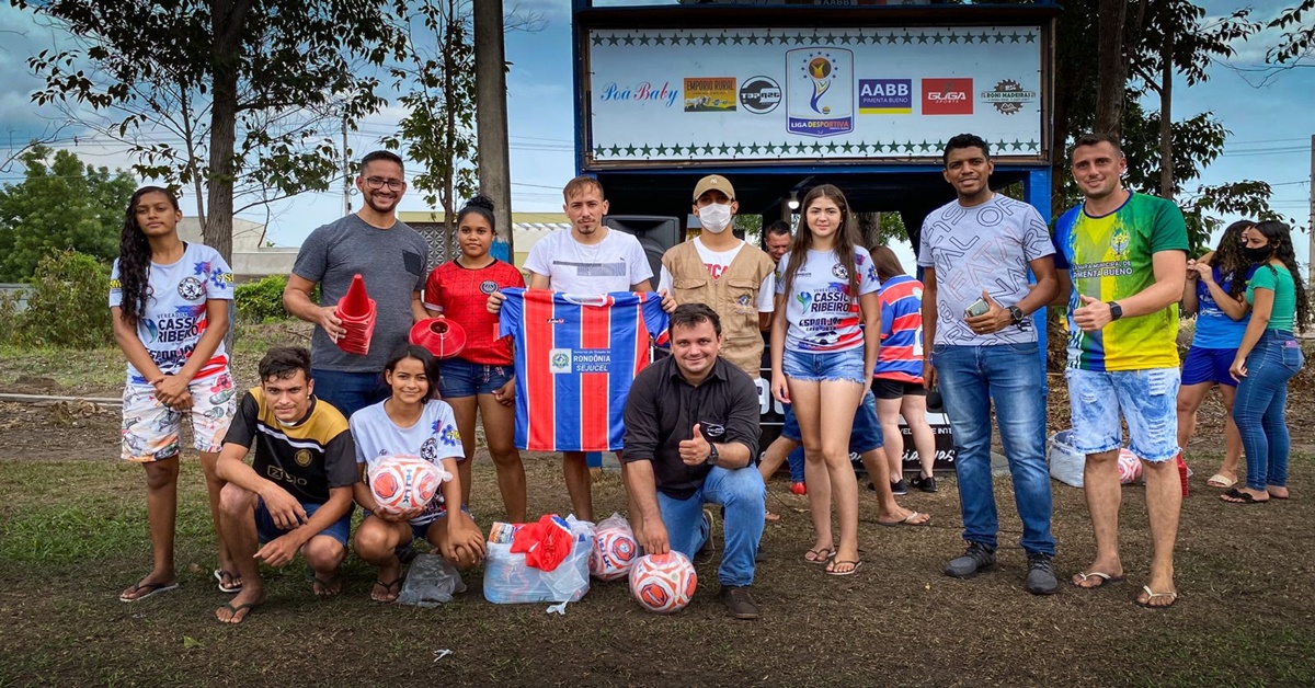 APOIO: Dep. Anderson entrega uniformes e kits esportivos aos atletas de Pimenta Bueno