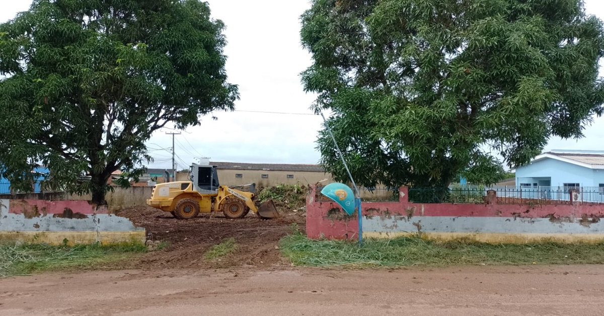 EDWILSON NEGREIROS: Vereador pede limpeza de área no Cidade do Lobo e é atendido