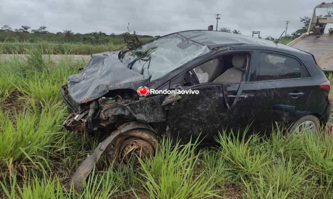 GRAVE: Carro capota na BR-319, cai em ribanceira e deixa motorista ferido