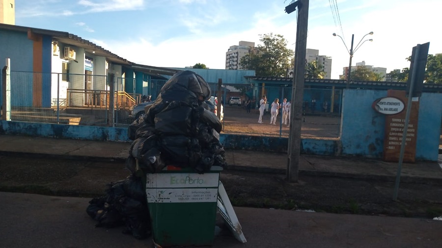 CENAS DA CIDADE: População denuncia lixeira superlotada em frente à Policlínica Ana Adelaide 