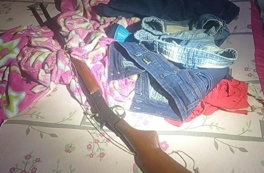 AÇÃO RÁPIDA: PM prende casal com três armas e cheque de mais de R$ 100 mil