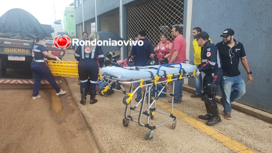 URGENTE: Jovem fica em estado grave ao bater em carreta parada