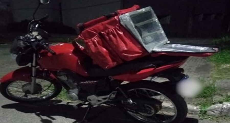 MAIS UM: Motoboy de delivery tem veículo e lanches roubados durante entrega 