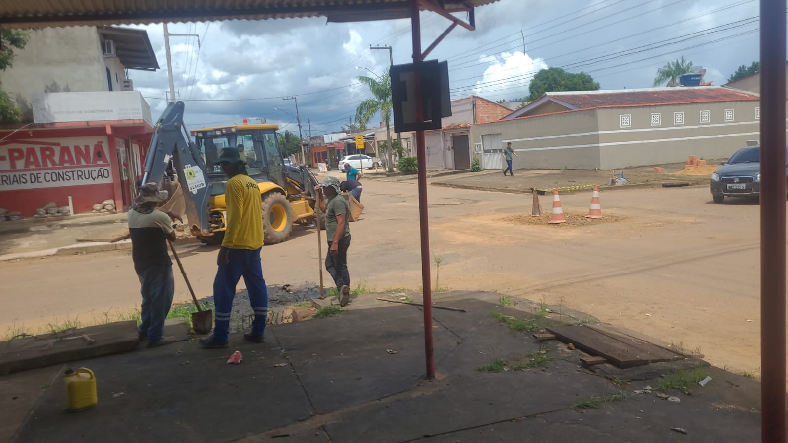 EDWILSON NEGREIROS: Prefeitura atende pedidos e limpa e desobstrui 'bocas de lobo' na zona Leste