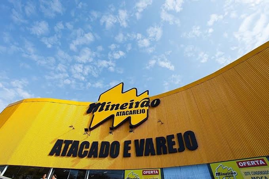 ATENTO: Vigilante recebe bandidos a tiros no supermercado Mineirão 