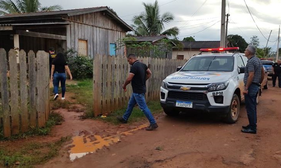 EXECUÇÃO: Mulher é morta com tiro na cabeça dentro de residência 