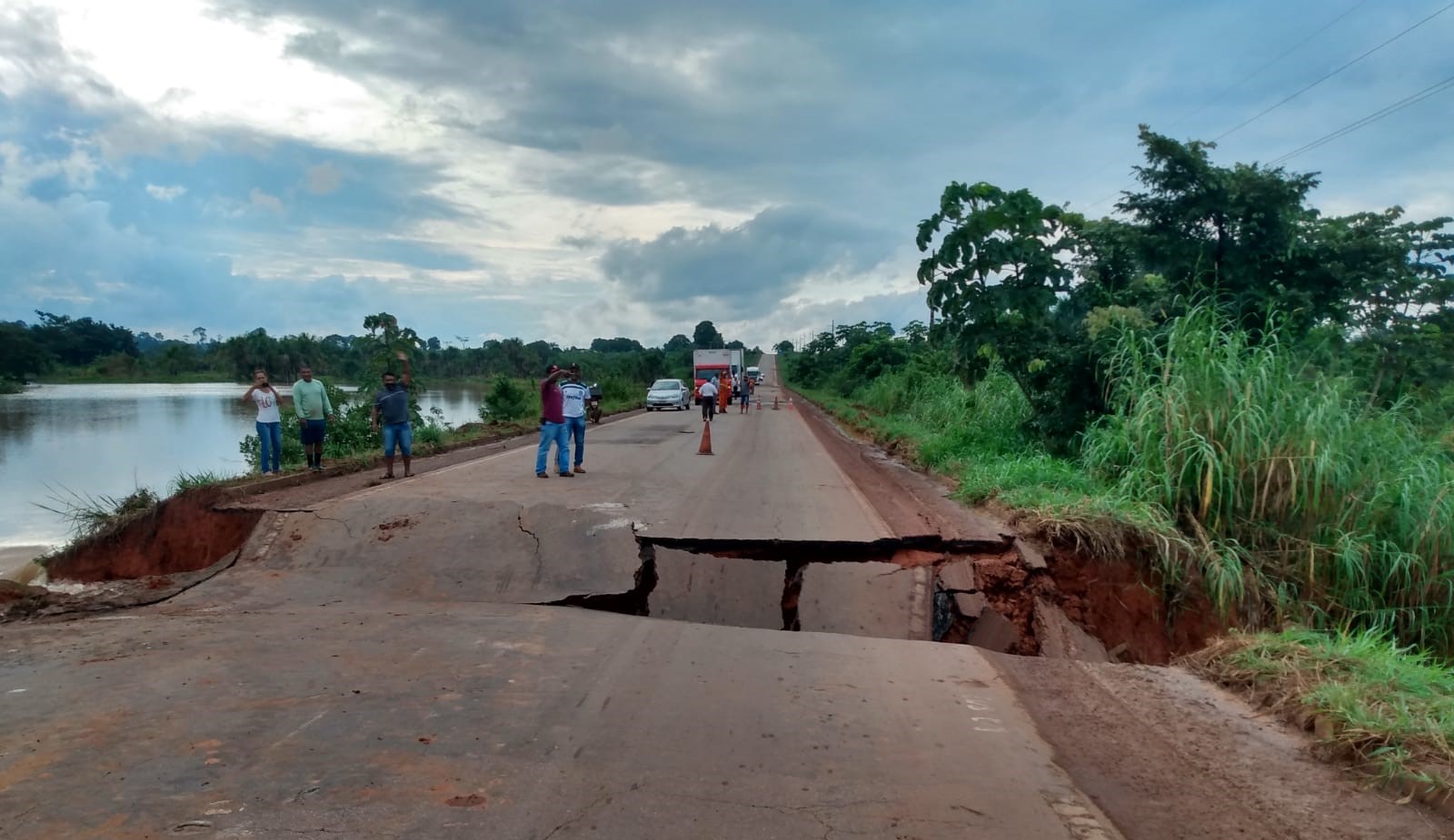 ISOLAMENTO: Pista da BR-364 rompe novamente em dois pontos e AC fica sem acesso 