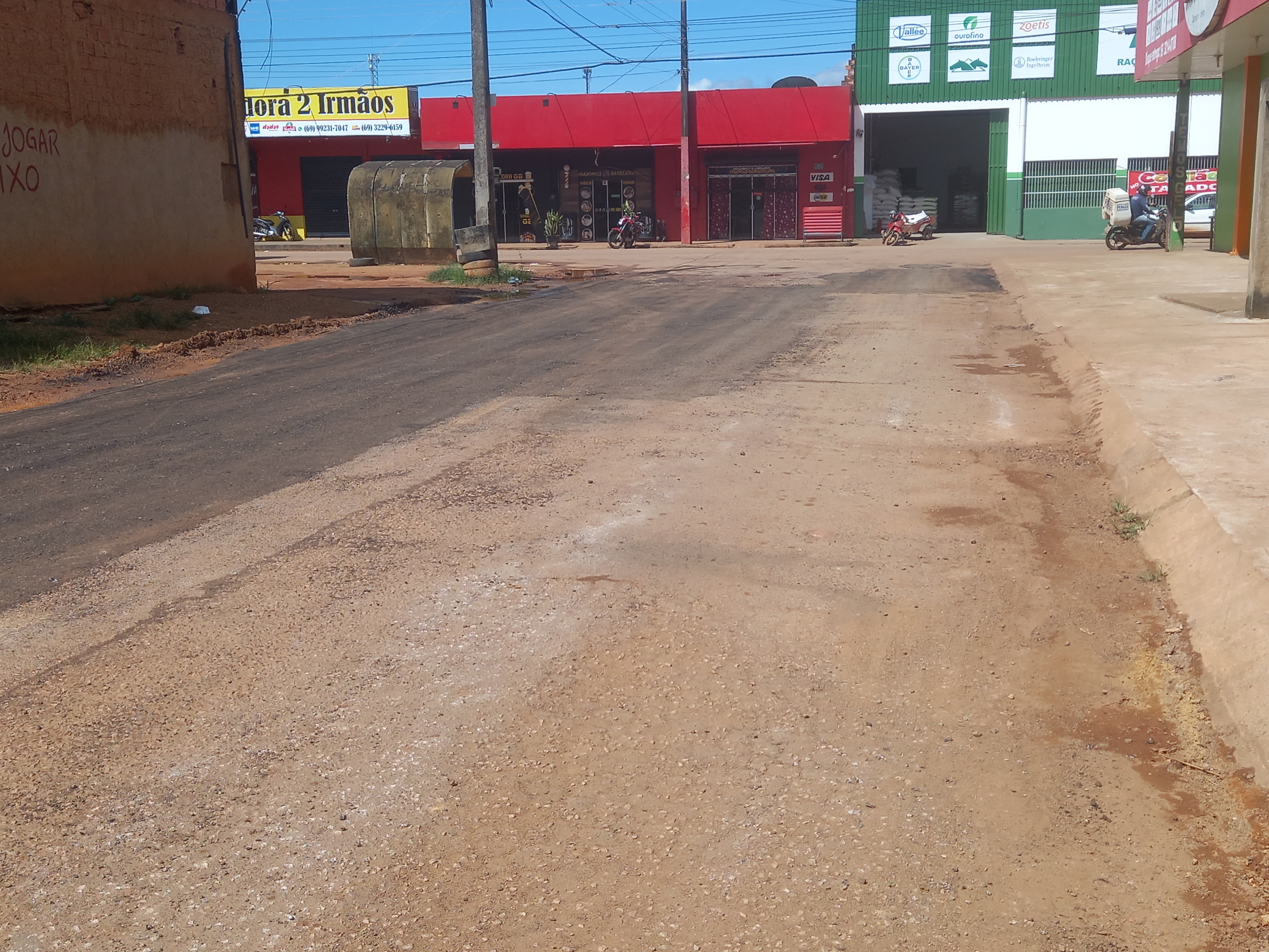 EDWILSON NEGREIROS: Operação tapa-buracos é realizada em bairro da zona Leste a pedido de vereador