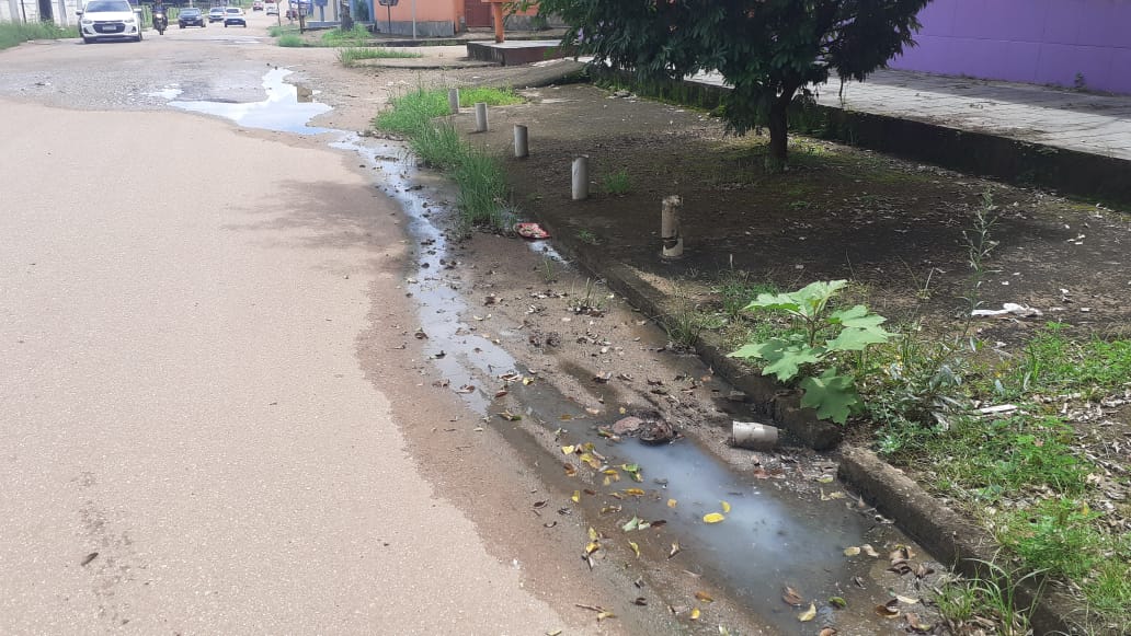 OMISSÃO: População continua jogando esgoto em ruas da zona Sul de Porto Velho