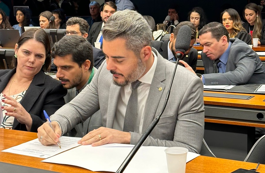 PARLAMENTARES: Dep. Thiago Flores quer criar grupo para combater violência em escola