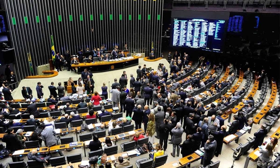 CÂMARA DOS DEPUTADOS: Projeto classifica advocacia como atividade de risco e autoriza porte de arma