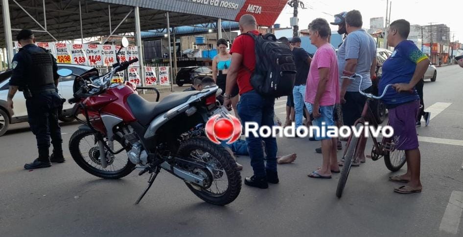 DESACORDADO: Motociclista é socorrido em estado grave após bater na traseira de carro 