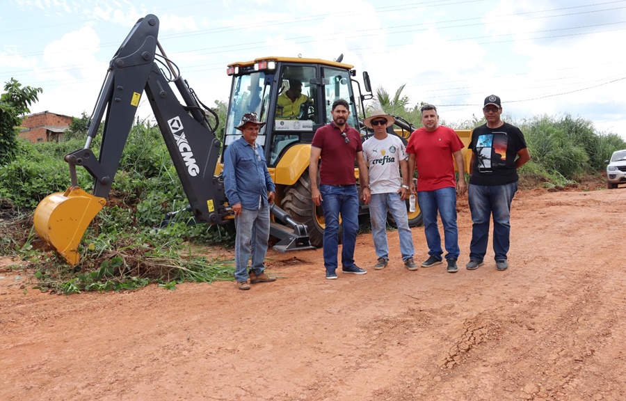 NOVA CALIFÓRNIA: Márcio Pacele garante a entrega de maquinários para distrito