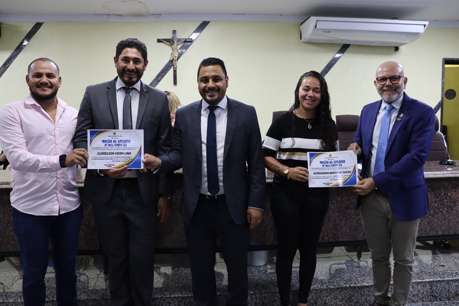 MARCIO PACELE: Vereador homenageia pintores que revitalizaram letreiros do Espaço Alternativo