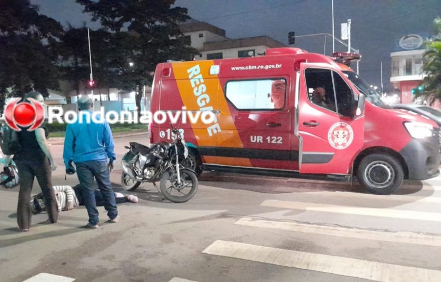 'TÁ ATRASADA': Motociclista avança semáforo e foge após deixar mulher ferida 