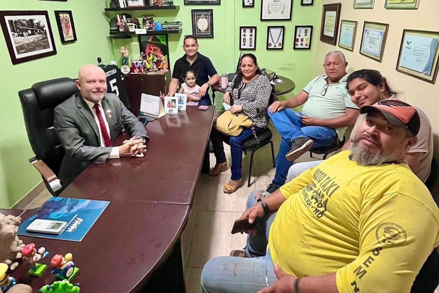 ALEKS PALITOT: Vereador se reúne com famílias tradicionais do bairro Triângulo