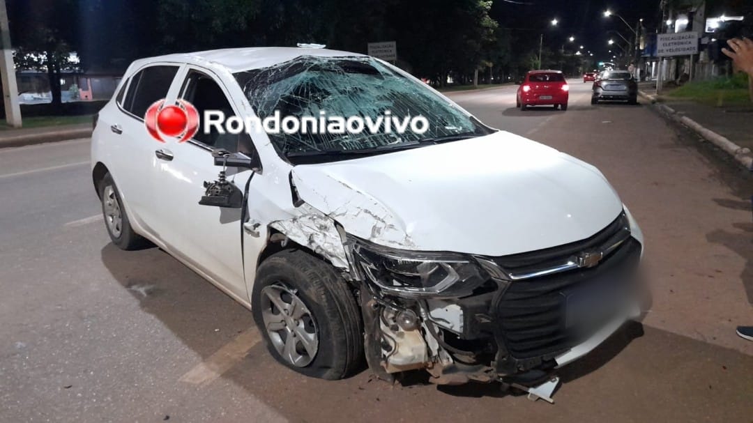 SELFIE E ACIDENTE: Mulheres tentam tirar foto de sorvete e Onix acaba capotando