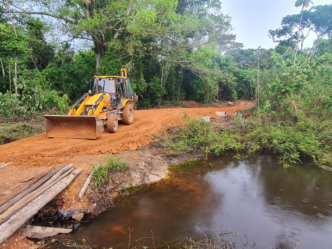 EDWILSON NEGREIROS: Prefeitura patrola e encascalha mais um ponto na zona Rural a pedido de vereador