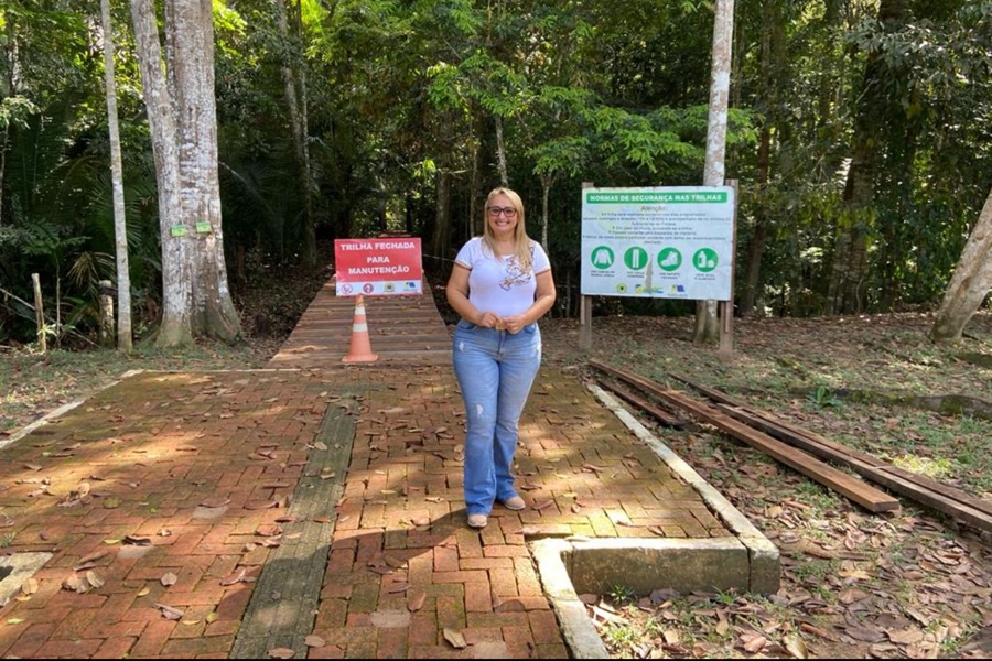 MÁRCIA SOCORRISTA: Vereadora se reúne na Sema e discute sobre revitalização do Parque Natural