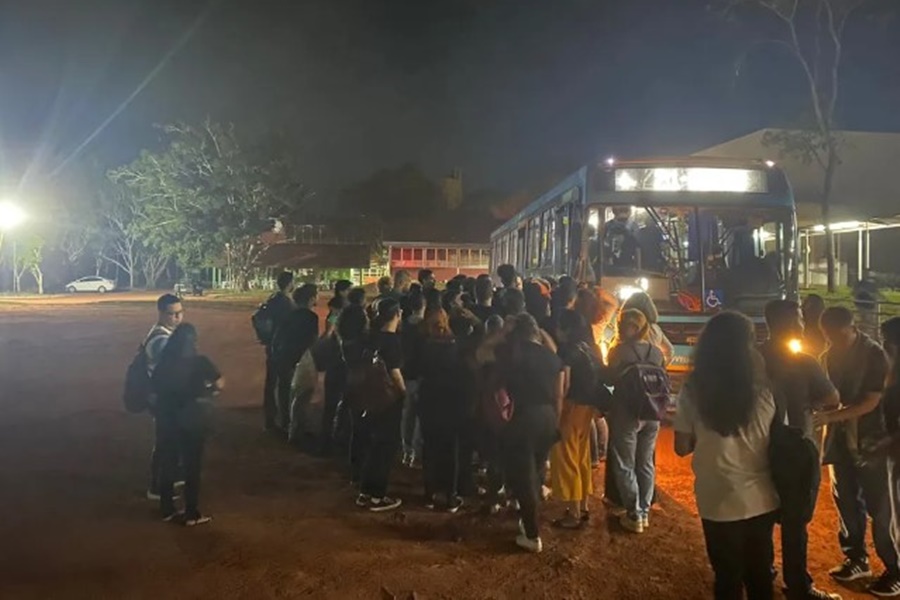 APERTO: Acadêmicos denunciam superlotação em ônibus do Campus UNIR em Porto Velho