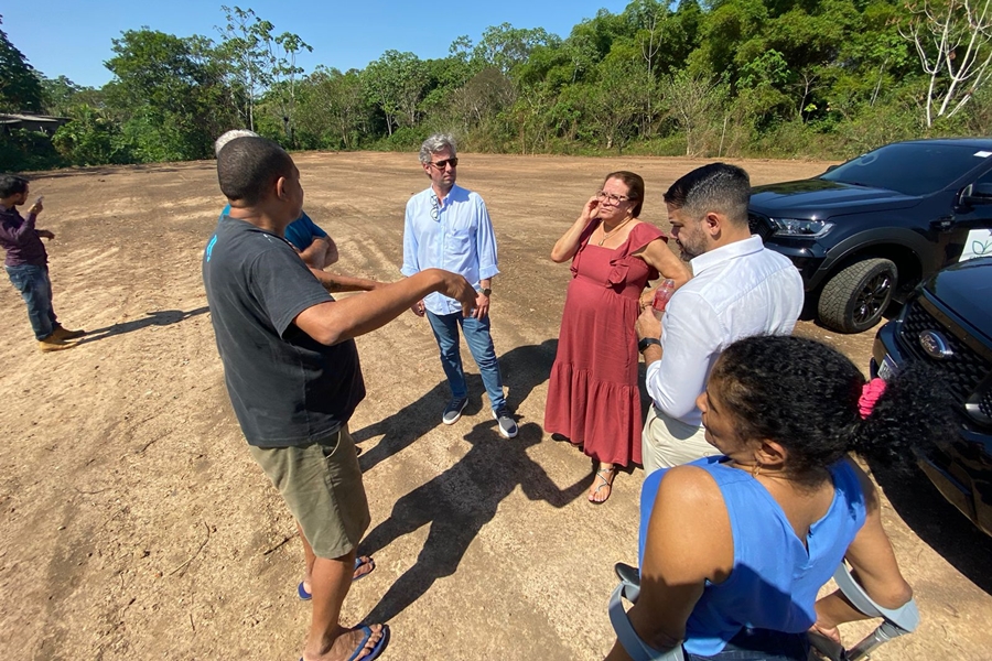 ELLIS REGINA: Vereadora pede da Emdur instalação de iluminação de campo de futebol no Areal