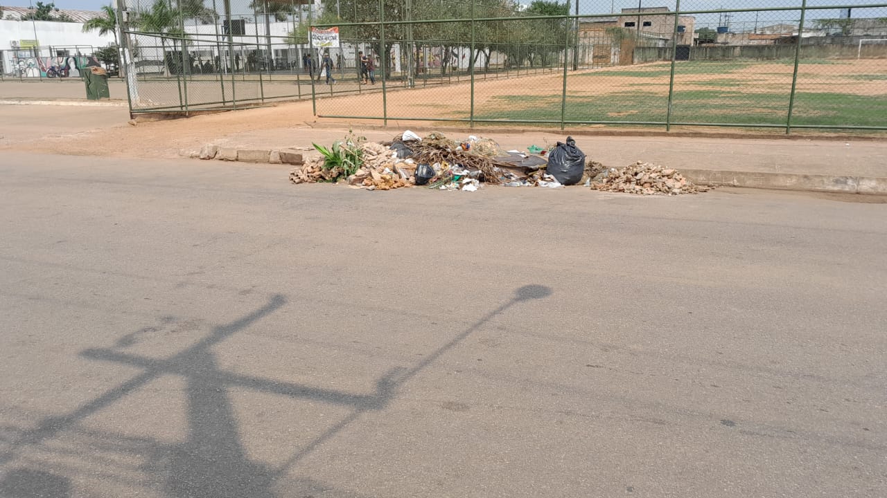 IMUNDICE: Praça CEU na zona Leste é transformada em lixão, denunciam moradores 