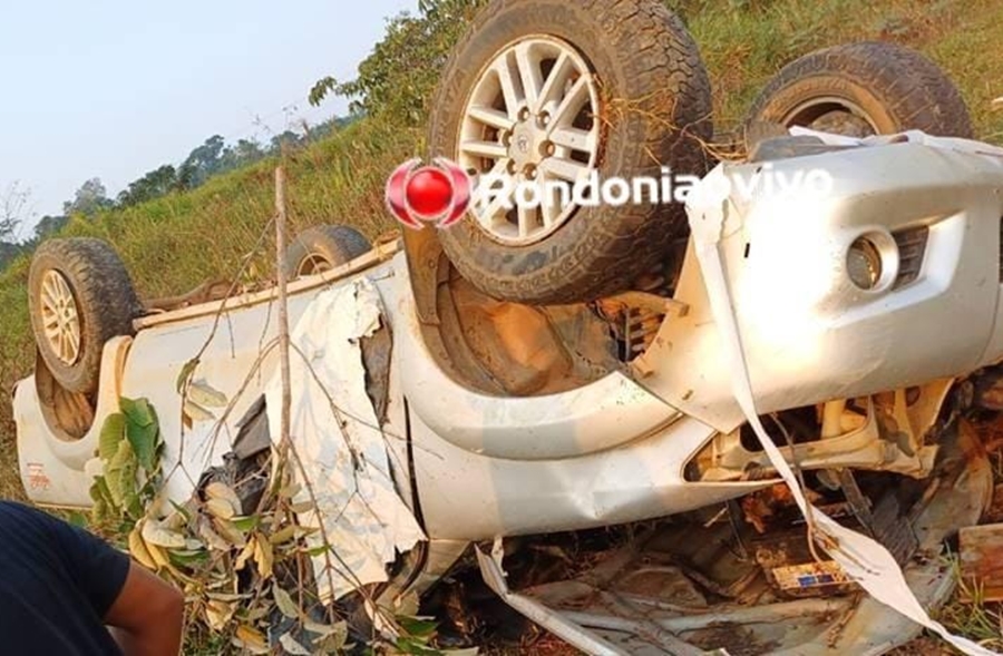 NA BR-364: Duas pessoas morrem e dois ficam feridos em capotamento de Hilux