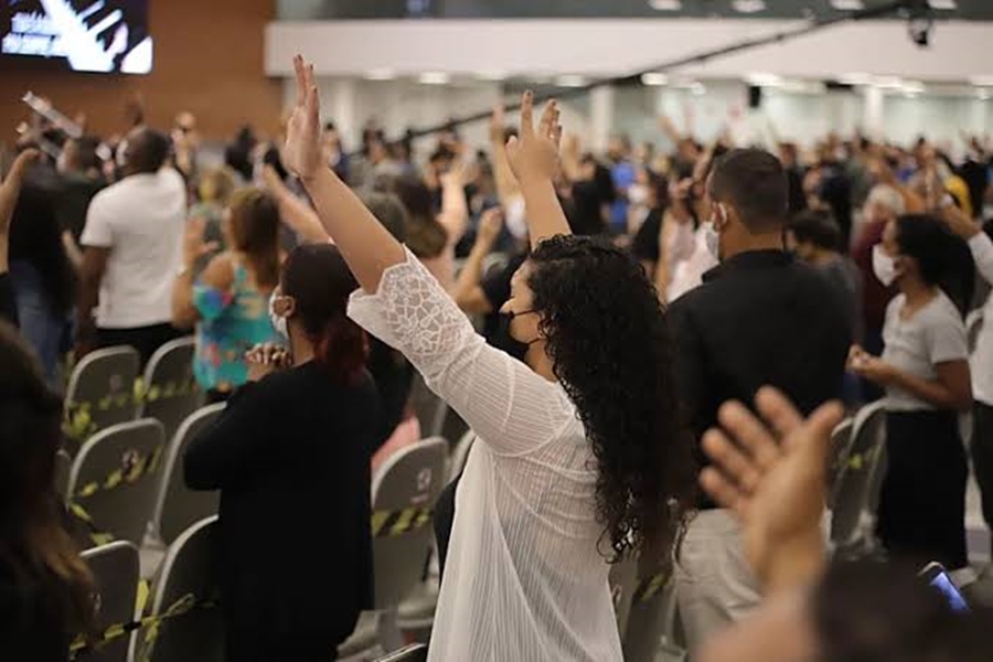 EMBRIAGADO: Pastor aciona a PM após homem invadir igreja querendo 'pregar a palavra'