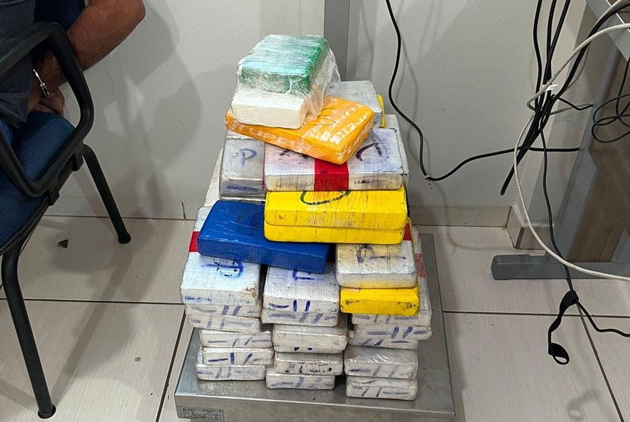 TÁ LIVRE: Caminhoneiro preso com 67 quilos de droga é solto na custódia