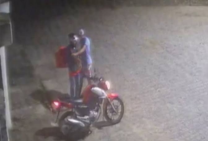 ONDA DE ROUBOS: Mais um motoboy de delivery é assaltado durante entrega na capital 