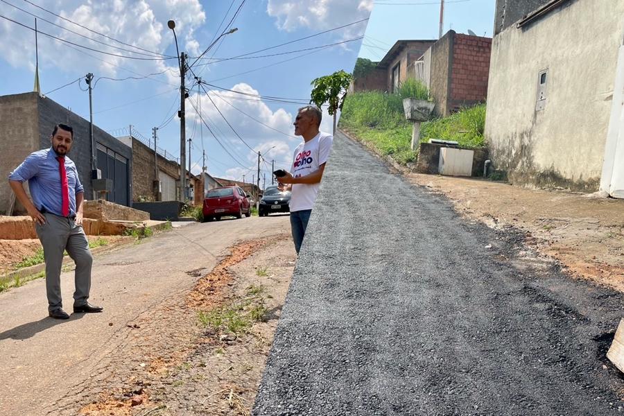 DR. GILBER: Vereador intercede e Prefeitura realiza ação de tapa buracos no bairro Nova Floresta