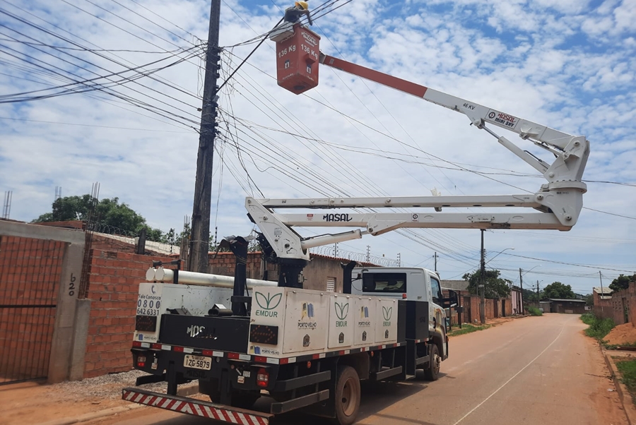 JÚNIOR QUEIROZ: EMDUR atende pedido de vereador e promove iluminação no bairro Igarapé