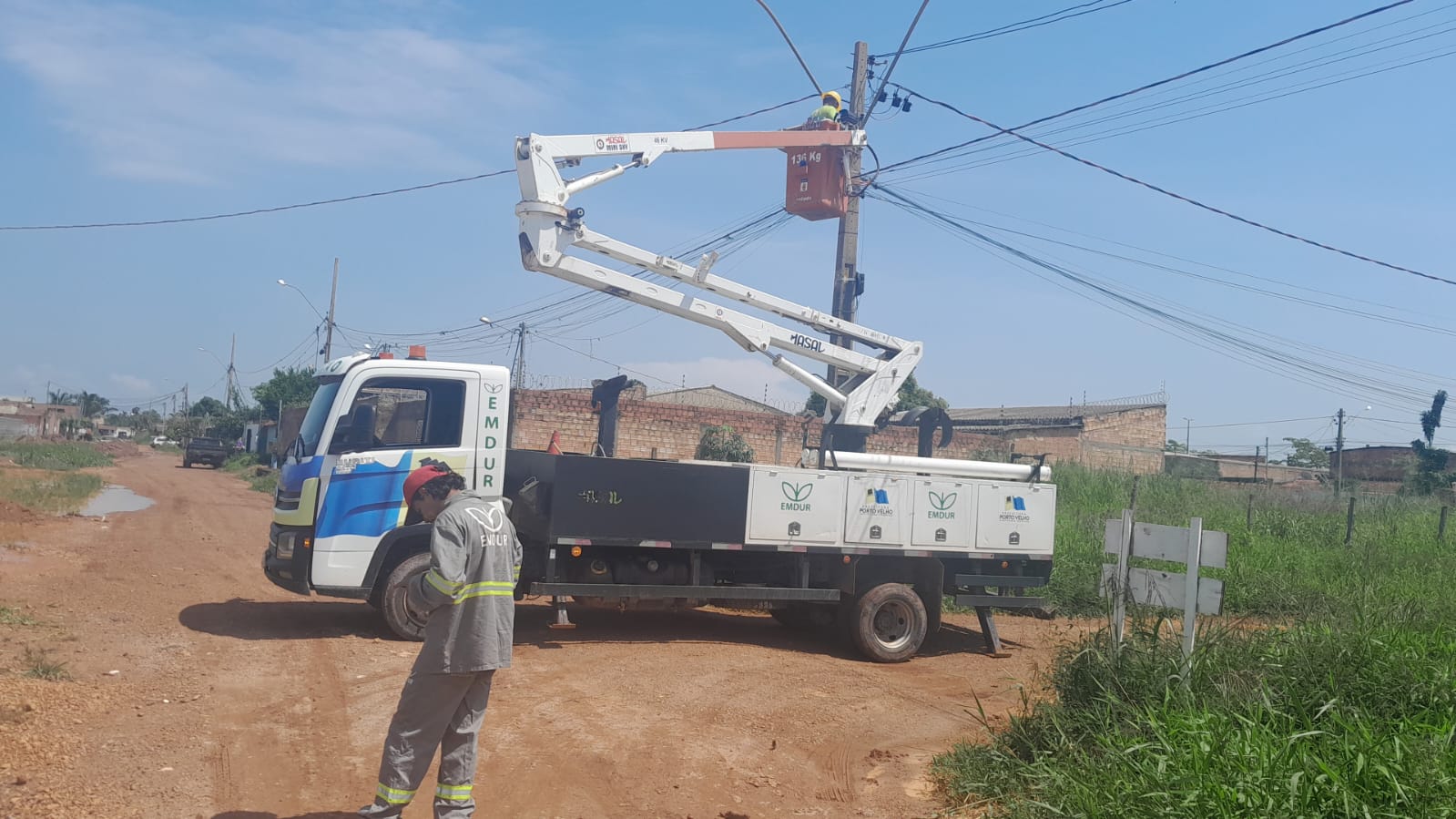 EDWILSON NEGREIROS: Prefeitura realiza serviço de iluminação em bairro após pedido do vereador 