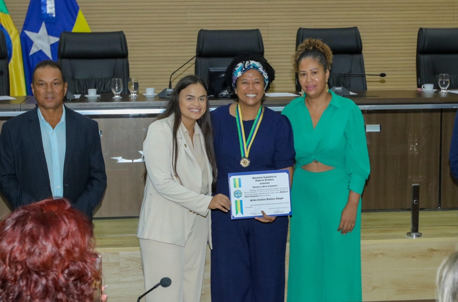 TAISSA SOUSA: Deputada prestigia Sessão Solene em homenagem a deputada Silvia Cristina