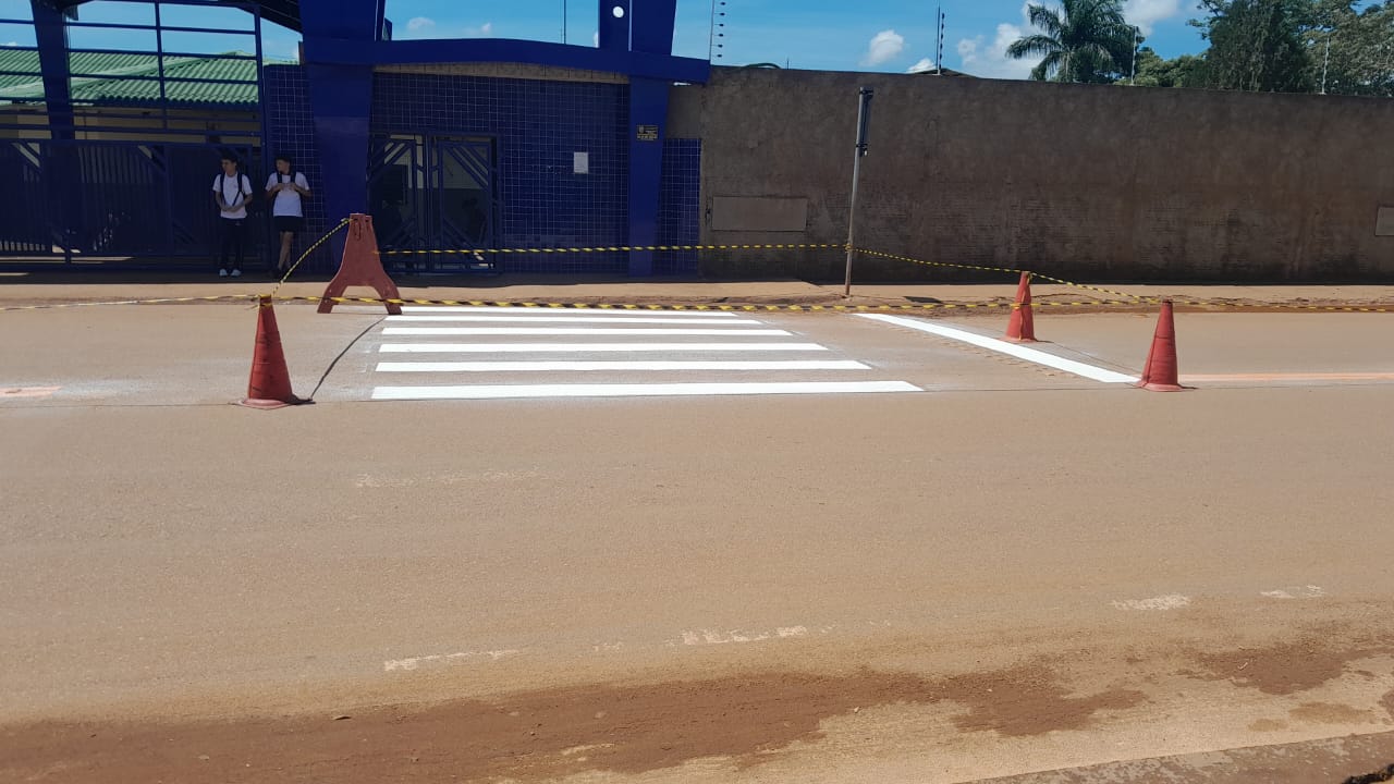 EDWILSON NEGREIROS: Semtran recupera faixa de pedestres em frente à escola após pedido de vereador