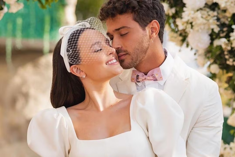 CASADOS: Larissa Manoela anuncia casamento com André Luiz Frambach; confira