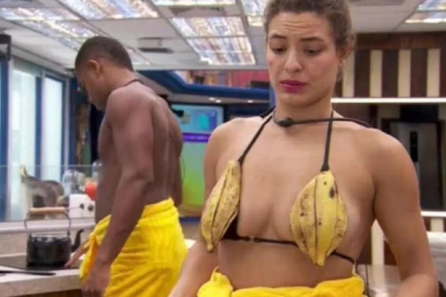 BBB24: Beatriz leva punição por biquíni de banana e leva a casa toda pro 'Tá Com Nada'