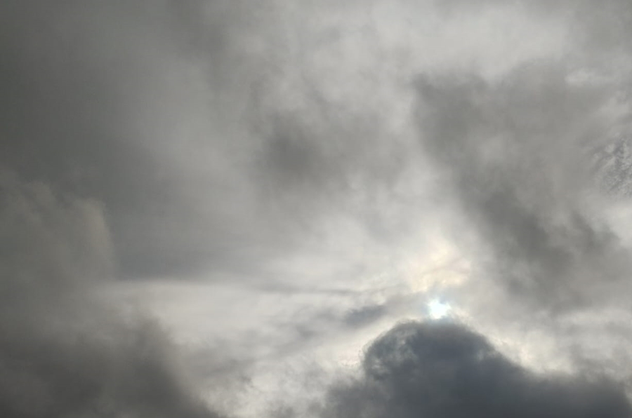 AMENIZADA: Sol, calor e céu nublado claro no sextou (21), inclusive em Ouro Preto d'Oeste