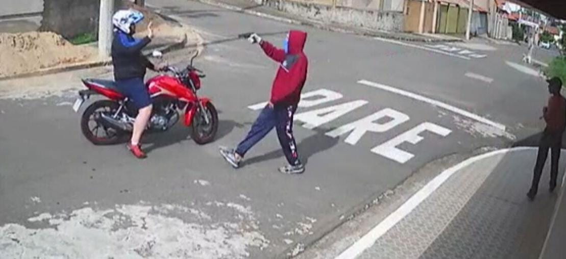 ATACADO: Moto aplicativo tem veículo roubado ao ser chamado para buscar passageira