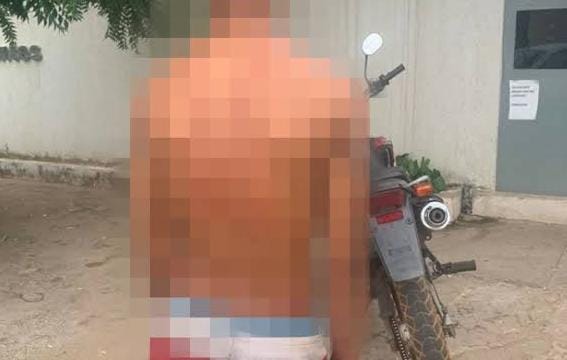 NA FRENTE DE CASA: Criança é espancada por criminoso durante roubo de celular