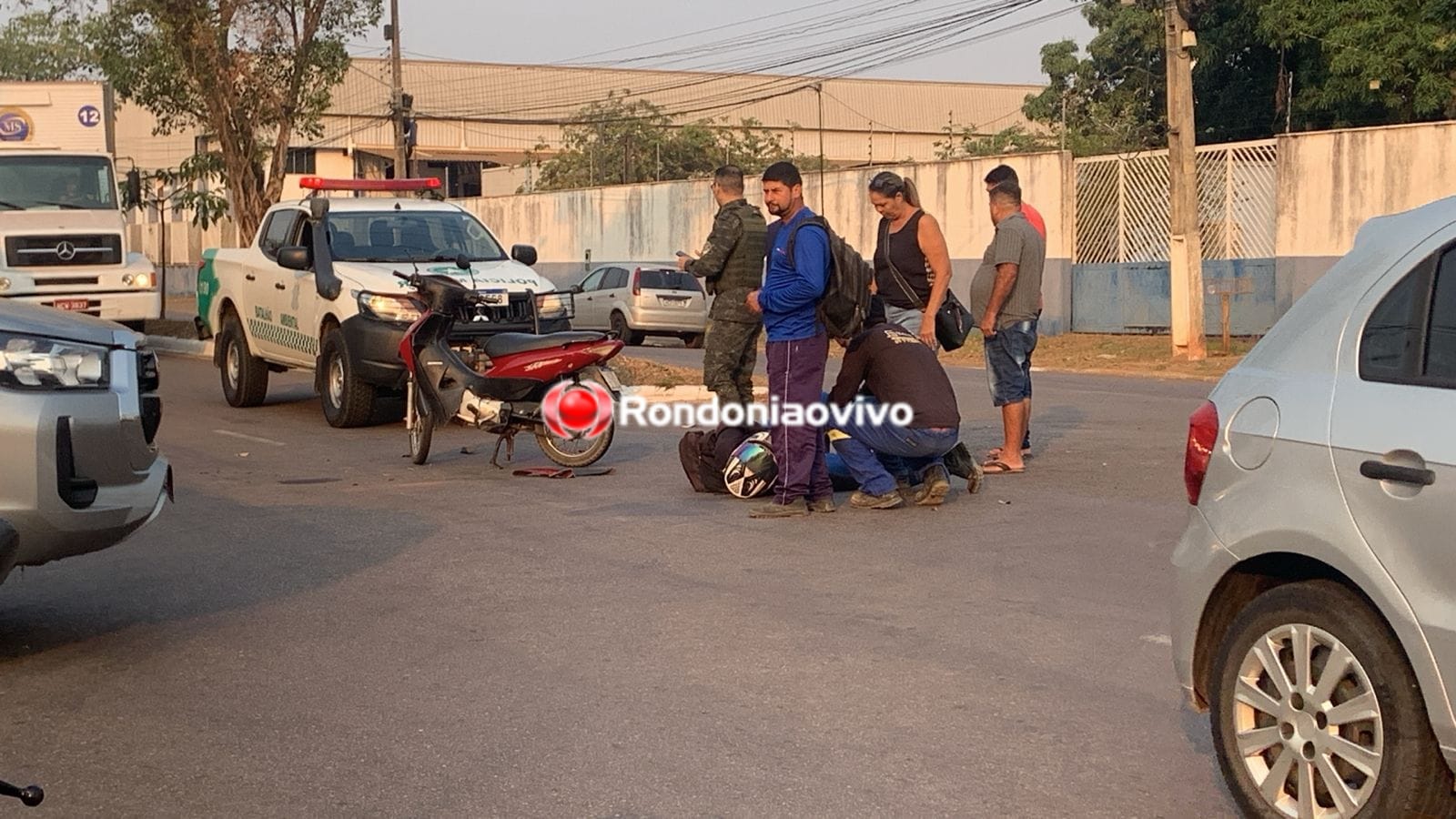 IMPRUDÊNCIA: Condutor avança preferencial e atinge motociclista na Rio Madeira 