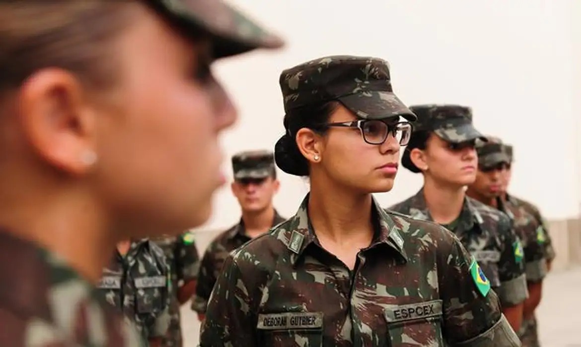 DIVERSIDADE: Mulheres poderão se alistar no serviço militar aos 18 anos