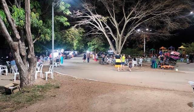 TENSÃO: Adolescente é ameaçada de morte e roubada por bando em frente ao Skate Parque