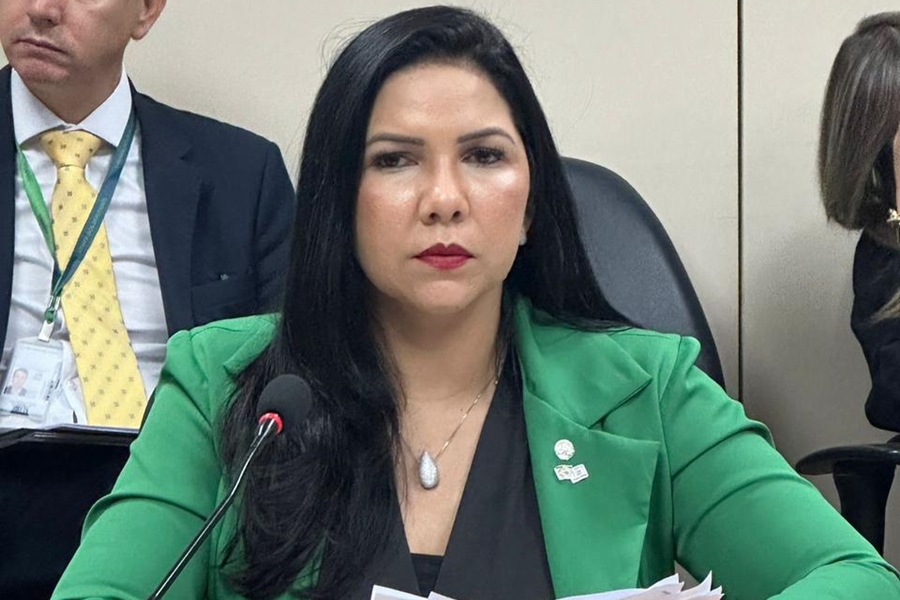 CRISTIANE LOPES: Deputada assina coautoria de pedido de Impeachment contra ministro do STF