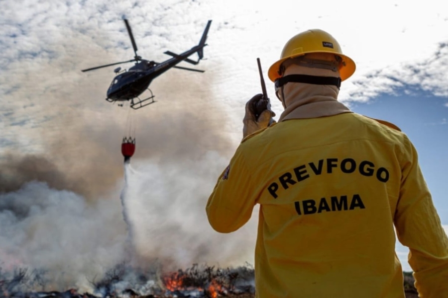 FOGO: Dino estabelece orçamento de emergência para combate a incêndios