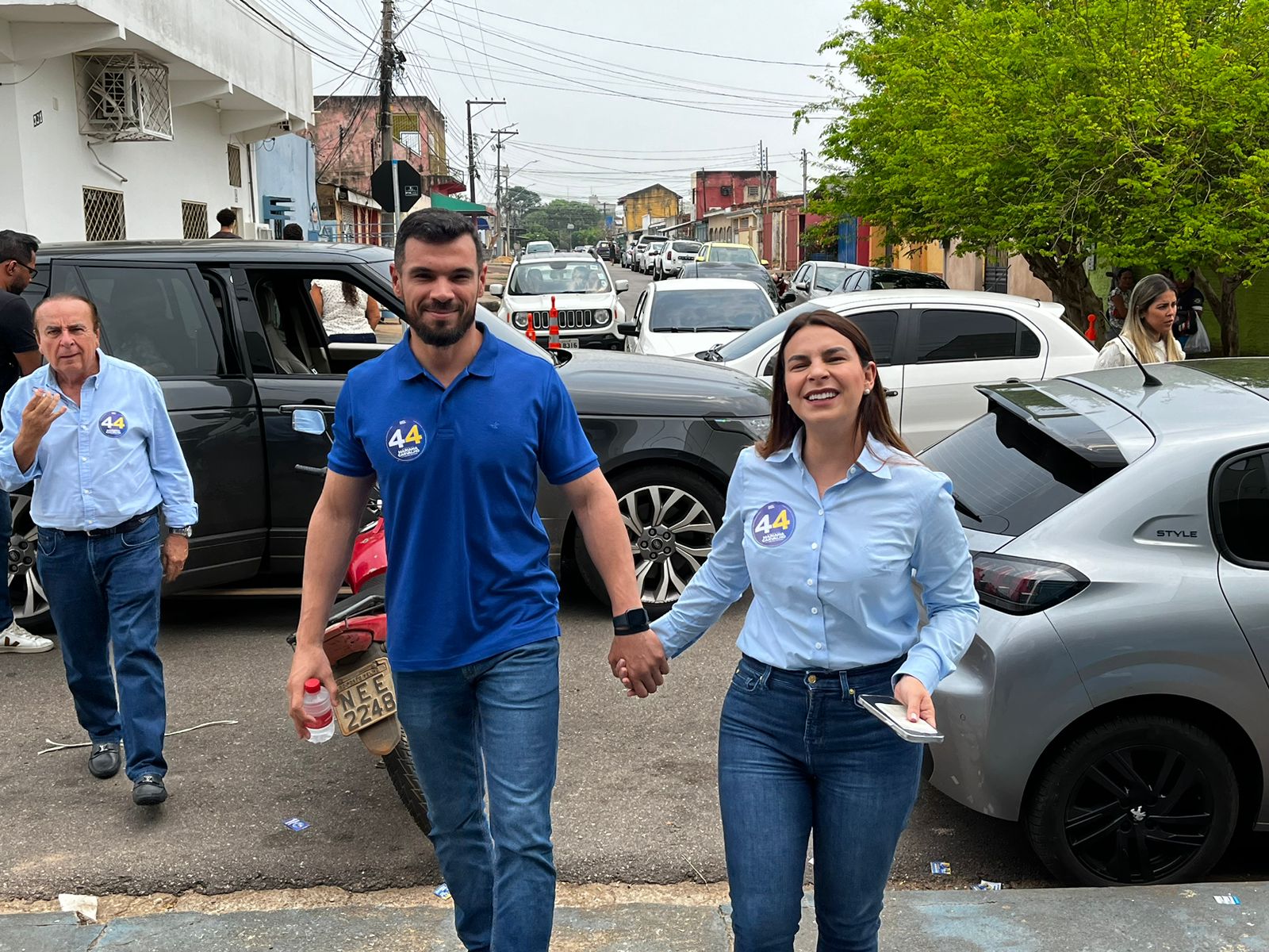 ELEIÇÕES 2024: Mariana Carvalho chega para votar na escola EEEMTI Brasília