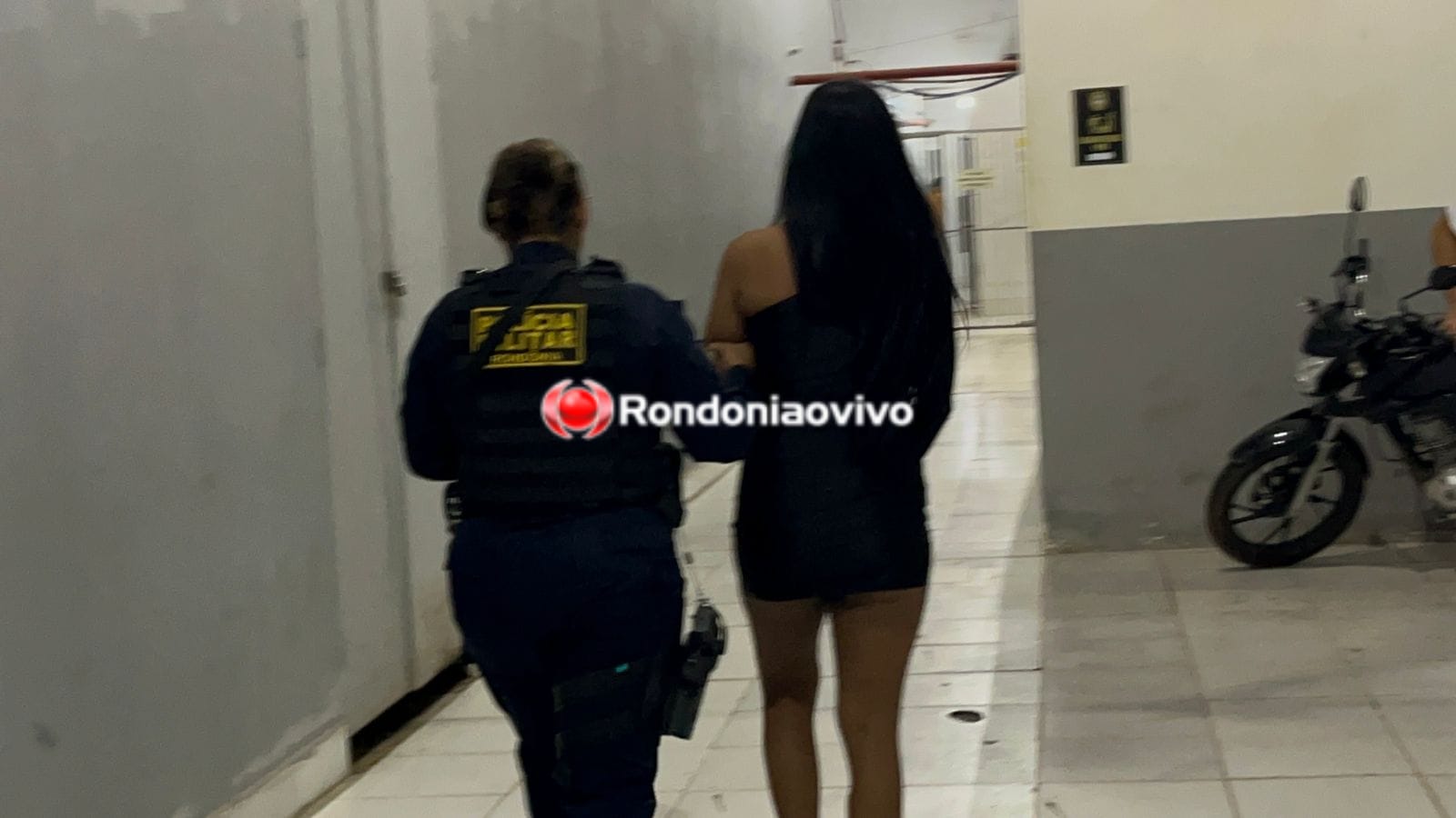 NO JK: Casal é preso com pistola e moto roubada; parente também acabou detido 