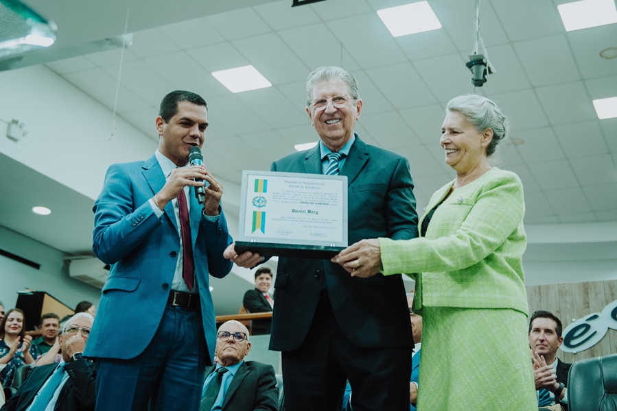 CÁSSIO GOIS: Deputado prestigia celebração dos 30 anos da Escola Daniel Berg