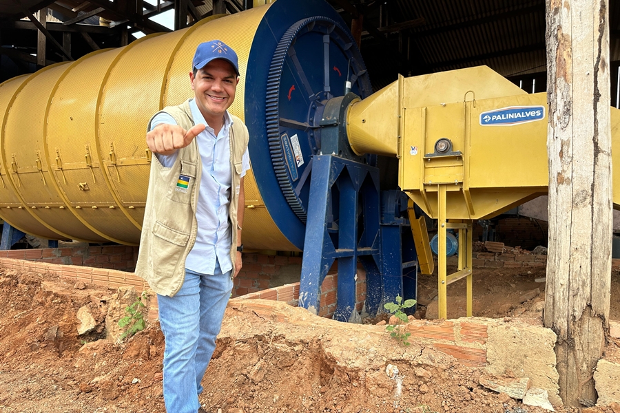 CÁSSIO GOIS: Deputado entrega secador de alta capacidade para impulsionar o setor cafeeiro 