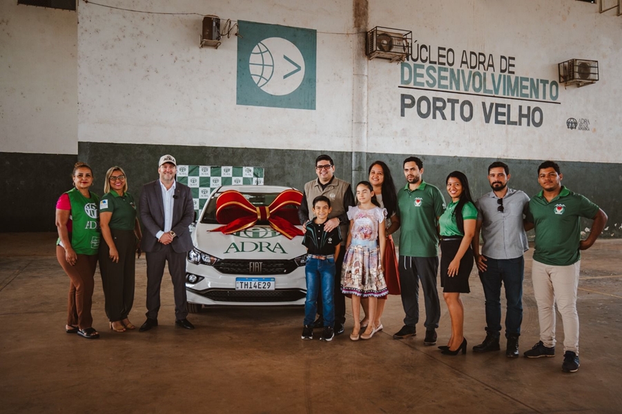 ALEX REDANO: Deputado entrega veículo para a ADRA em Porto Velho